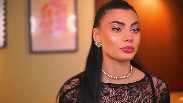 RavennaDArcy online show from 11/18/25, 08:13