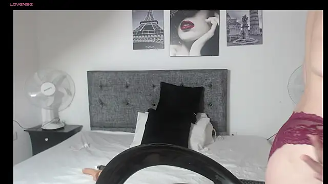 Snapshot of SweetSurrender69 chatting on 11/09/25, 04:00 SweetSurrender69 online show from 11/09/25, 04:00