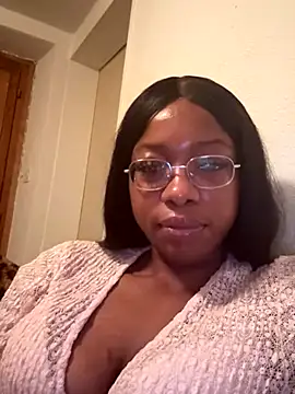 Snapshot of SwissMirelle chatting on 11/06/25, 08:32 SwissMirelle online show from 11/06/25, 08:32