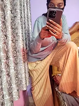 Student12th online show from 12/14/25, 04:56