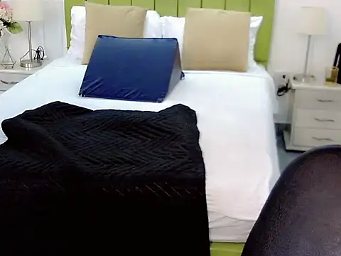 sebastian cruz  online show from 11/24/25, 07:13