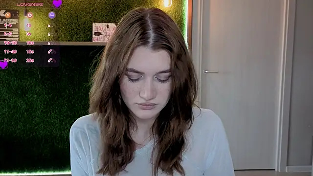 Snapshot of eshleeygreen chatting on 04/11/26, 02:21 eshleeygreen online show from 04/11/26, 02:21