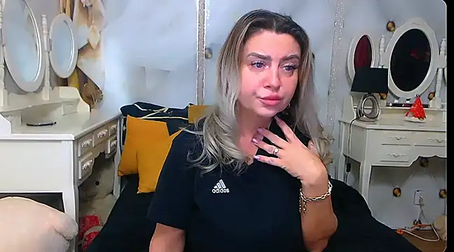 xplayfullblondexx online show from 01/13/25, 06:06