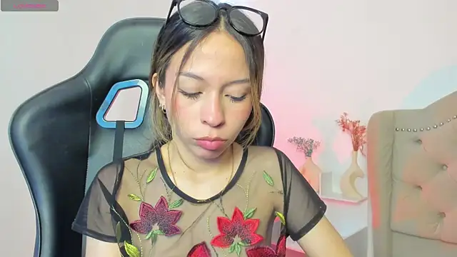 LuluuBerry online show from 11/12/25, 01:44