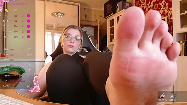 Snapshot of dominyantrix chatting on 11/09/25, 11:19 dominyantrix online show from 11/09/25, 11:19