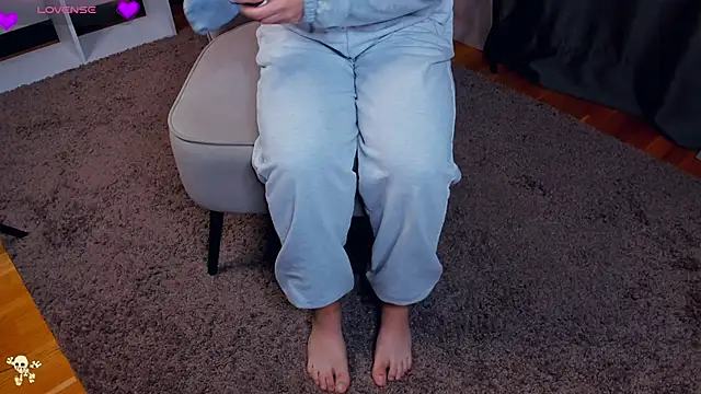 LaurelSatunas online show from 11/13/25, 04:44