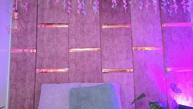 Snapshot of _ViolletteNoir_ chatting on 12/20/25, 08:27 ViolletteNoir online show from 12/20/25, 08:27