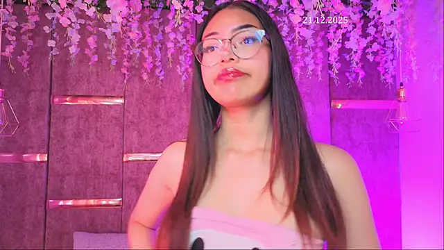 Snapshot of _ViolletteNoir_ chatting on 12/21/25, 08:27 ViolletteNoir online show from 12/21/25, 08:27