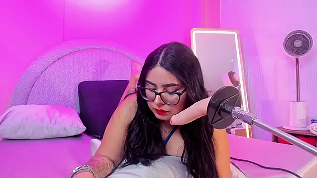 Snapshot of Amy_whittee chatting on 11/11/25, 07:36 Amy whittee online show from 11/11/25, 07:36