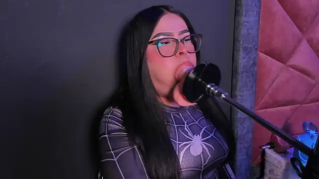 Amy whittee online show from 05/16/26, 03:47