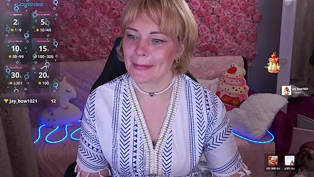 Snapshot of AmaraNights chatting on 05/13/26, 07:00 AmaraNights online show from 05/13/26, 07:00