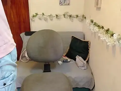 Snapshot of LuluKiss_ chatting on 12/16/25, 01:38 LuluKiss online show from 12/16/25, 01:38