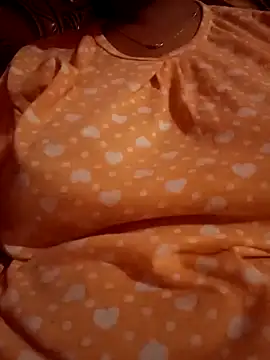 Snapshot of angelboudi0592 chatting on 11/16/25, 12:44 angelboudi0592 online show from 11/16/25, 12:44