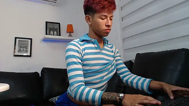 Snapshot of Tessachains_2_ chatting on 11/07/25, 02:00 Tessachains 2 online show from 11/07/25, 02:00