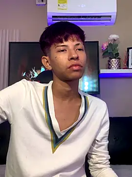 Snapshot of Tessachains_2_ chatting on 11/15/25, 11:10 Tessachains 2 online show from 11/15/25, 11:10