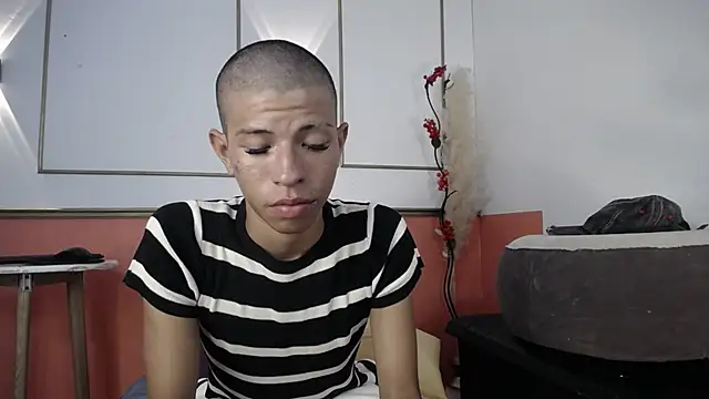 Snapshot of Tessachains_2_ chatting on 11/19/25, 11:16 Tessachains 2 online show from 11/19/25, 11:16