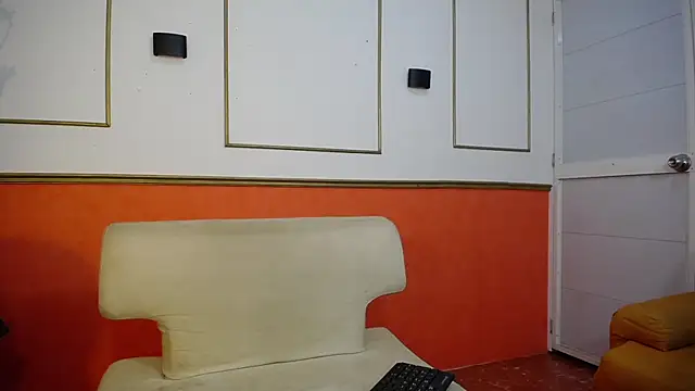 Snapshot of Tessachains_2_ chatting on 12/05/25, 01:36 Tessachains 2 online show from 12/05/25, 01:36