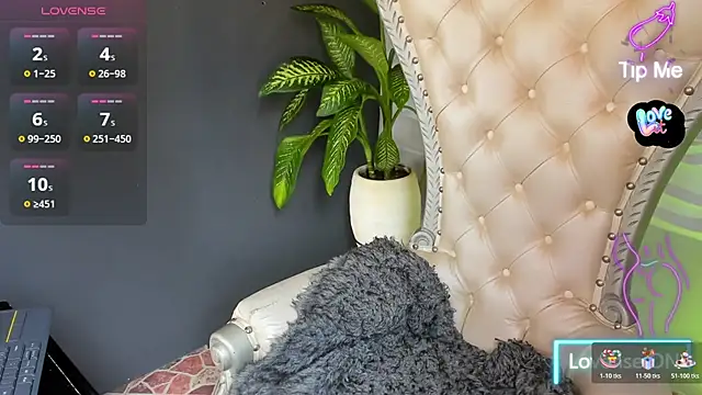 Snapshot of Emmafranco chatting on 11/08/25, 02:50 Emmafranco online show from 11/08/25, 02:50