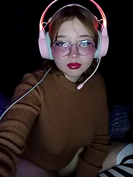 Snapshot of Michi_sauria1 chatting on 11/19/25, 03:50 Michi sauria1 online show from 11/19/25, 03:50