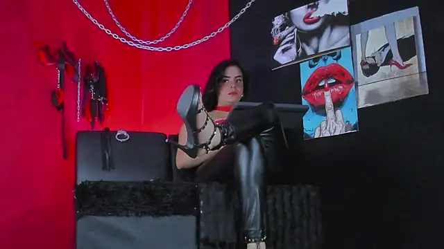 Snapshot of KatrinaStone chatting on 11/19/25, 09:26 KatrinaStone online show from 11/19/25, 09:26