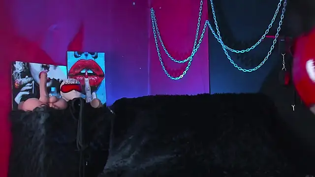 Snapshot of KatrinaStone chatting on 12/17/25, 12:05 KatrinaStone online show from 12/17/25, 12:05