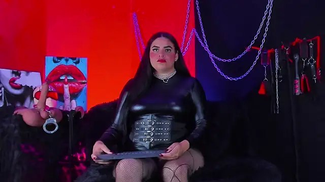 Snapshot of KatrinaStone chatting on 01/06/26, 11:18 KatrinaStone online show from 01/06/26, 11:18