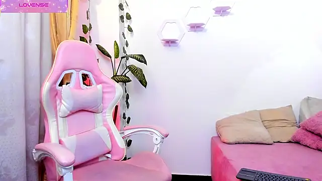 Isabella7   online show from 11/10/25, 01:10