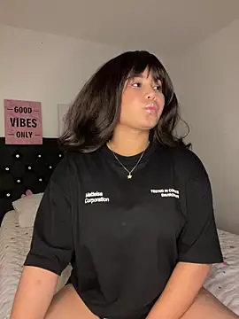 Snapshot of LoliitaBennett chatting on 03/29/26, 01:27 LoliitaBennett online show from 03/29/26, 01:27