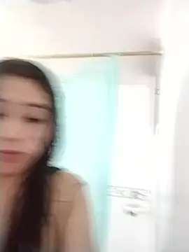 Snapshot of madeline_lx chatting on 11/11/25, 10:32 madeline lx online show from 11/11/25, 10:32