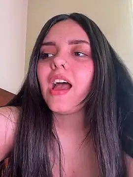 Snapshot of candicewest_ chatting on 03/06/26, 04:25 candicewest online show from 03/06/26, 04:25