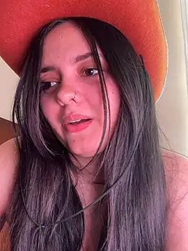 Snapshot of candicewest_ chatting on 03/08/26, 06:12 candicewest online show from 03/08/26, 06:12