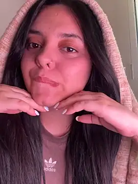 Snapshot of candicewest_ chatting on 04/14/26, 03:29 candicewest online show from 04/14/26, 03:29