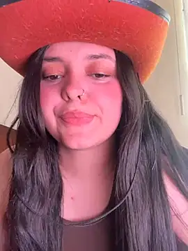 Snapshot of candicewest_ chatting on 04/15/26, 04:36 candicewest online show from 04/15/26, 04:36