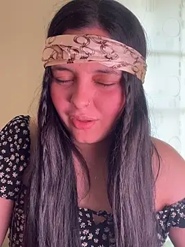 Snapshot of candicewest_ chatting on 04/18/26, 04:22 candicewest online show from 04/18/26, 04:22