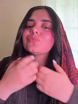 Snapshot of candicewest_ chatting on 04/20/26, 04:32 candicewest online show from 04/20/26, 04:32