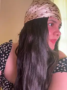 Snapshot of candicewest_ chatting on 04/25/26, 04:48 candicewest online show from 04/25/26, 04:48