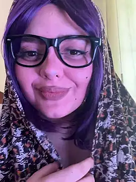 Snapshot of candicewest_ chatting on 06/19/26, 04:11 candicewest online show from 06/19/26, 04:11