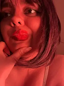 Snapshot of candicewest_ chatting on 07/29/26, 05:44 candicewest online show from 07/29/26, 05:44