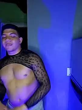 Snapshot of UrielRay13 chatting on 11/12/25, 03:40 UrielRay13 online show from 11/12/25, 03:40