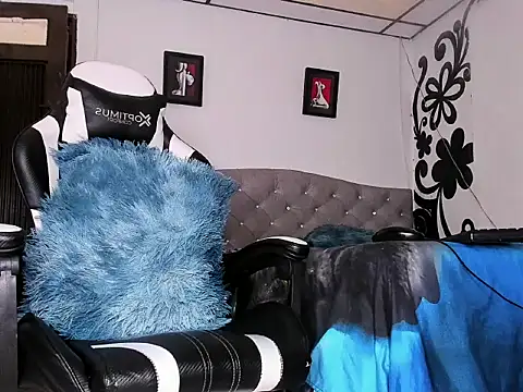 Snapshot of couple-hothot chatting on 03/08/26, 08:12 couple-hothot online show from 03/08/26, 08:12