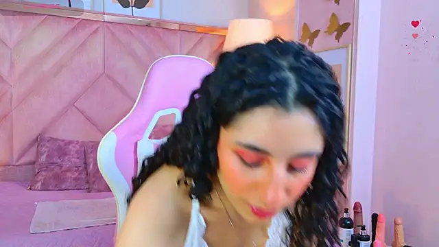 Snapshot of DemiJones_ chatting on 05/15/26, 04:41 DemiJones online show from 05/15/26, 04:41