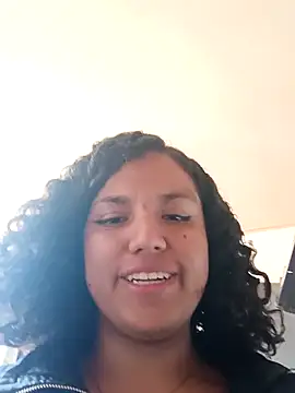 Snapshot of iriss_05 chatting on 11/23/25, 01:22 iriss 05 online show from 11/23/25, 01:22