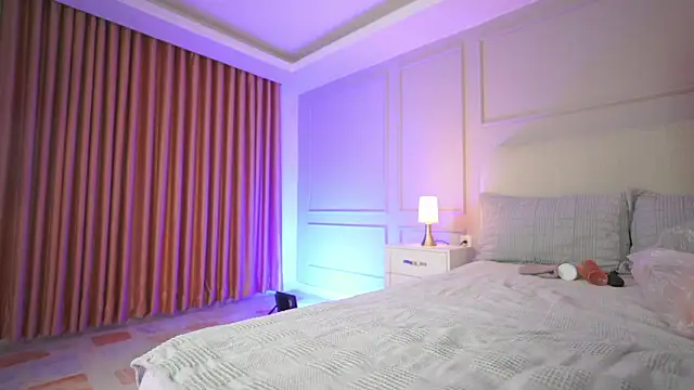 hanna  w online show from 12/17/25, 01:44