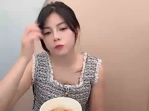 Snapshot of tw_tiffany chatting on 11/26/25, 09:43 tw tiffany online show from 11/26/25, 09:43