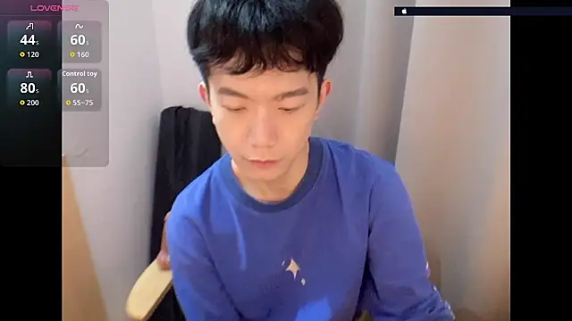 Snapshot of CouplingCry chatting on 04/18/26, 03:49 CouplingCry online show from 04/18/26, 03:49