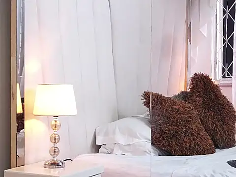 MarianaVillaloboz online show from 11/12/25, 07:35