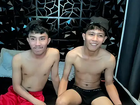 Snapshot of Urloverhardcock chatting on 04/19/26, 08:02 Urloverhardcock online show from 04/19/26, 08:02