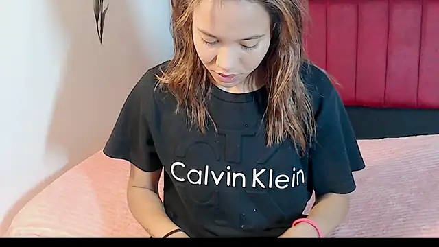 Snapshot of AMARYXS chatting on 11/25/25, 10:37 AMARYXS online show from 11/25/25, 10:37