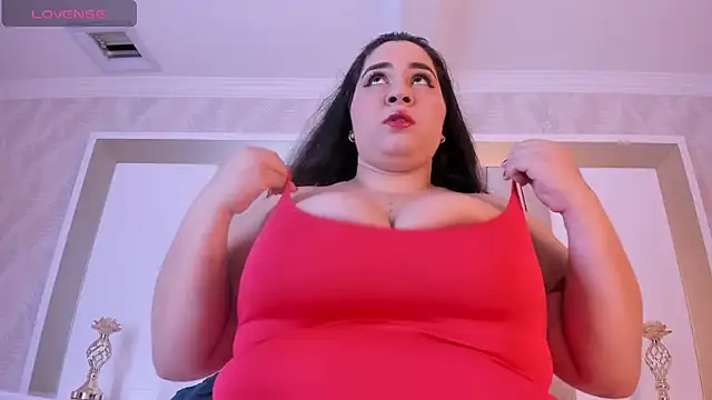 Snapshot of MiaBigBust chatting on 11/09/25, 12:03 MiaBigBust online show from 11/09/25, 12:03