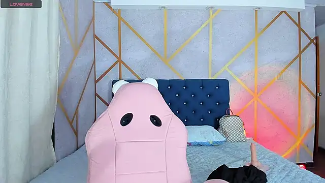  vaiolet owo online show from 01/07/26, 06:27